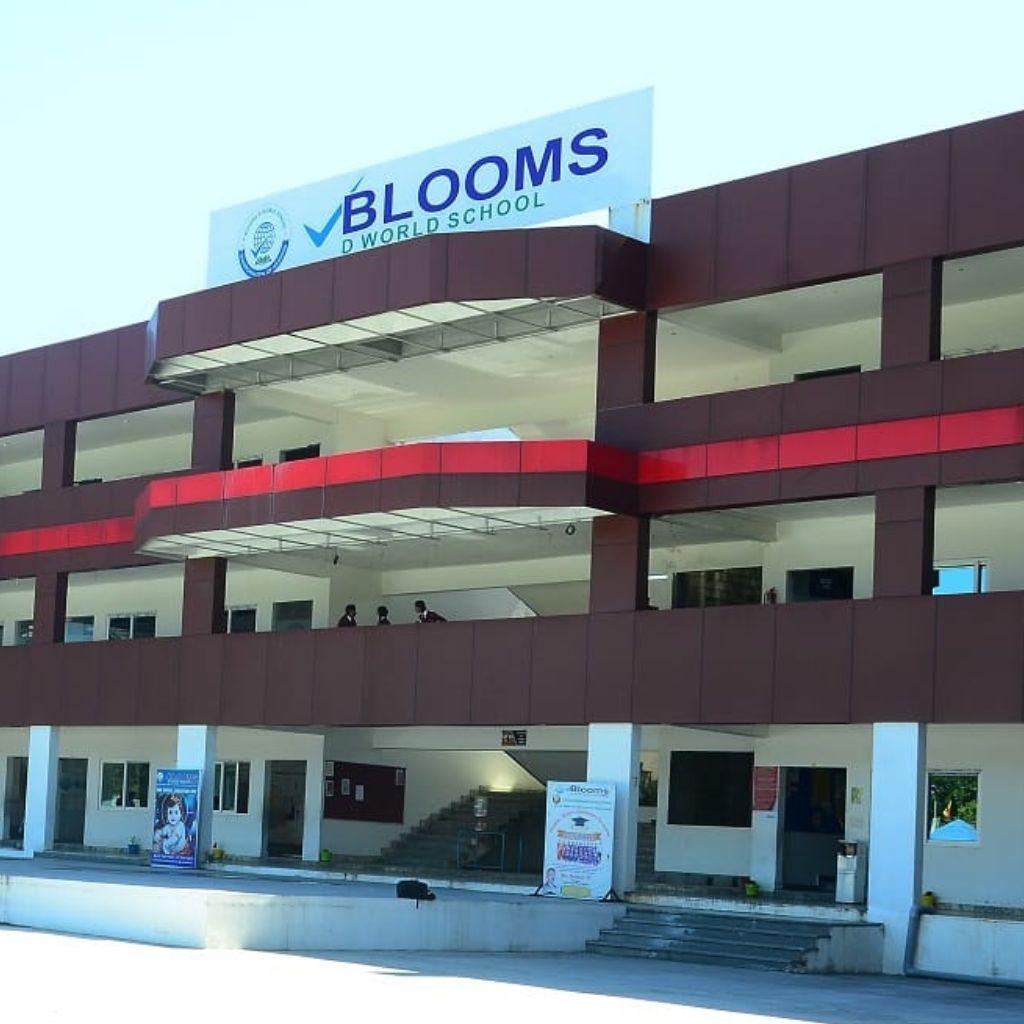 VBlooms D World School main campus